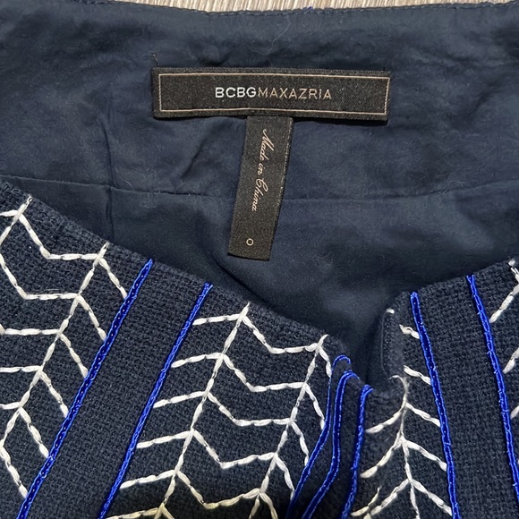 Bcbgmaxazria Bronwyn Skirt in Navy Multi worn by Emma Duval - Picture 8 of 9